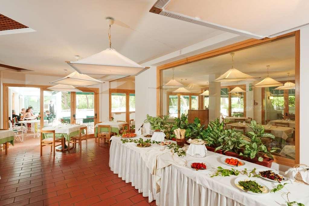 Domina Home Kyrie Isole Tremiti المطعم الصورة