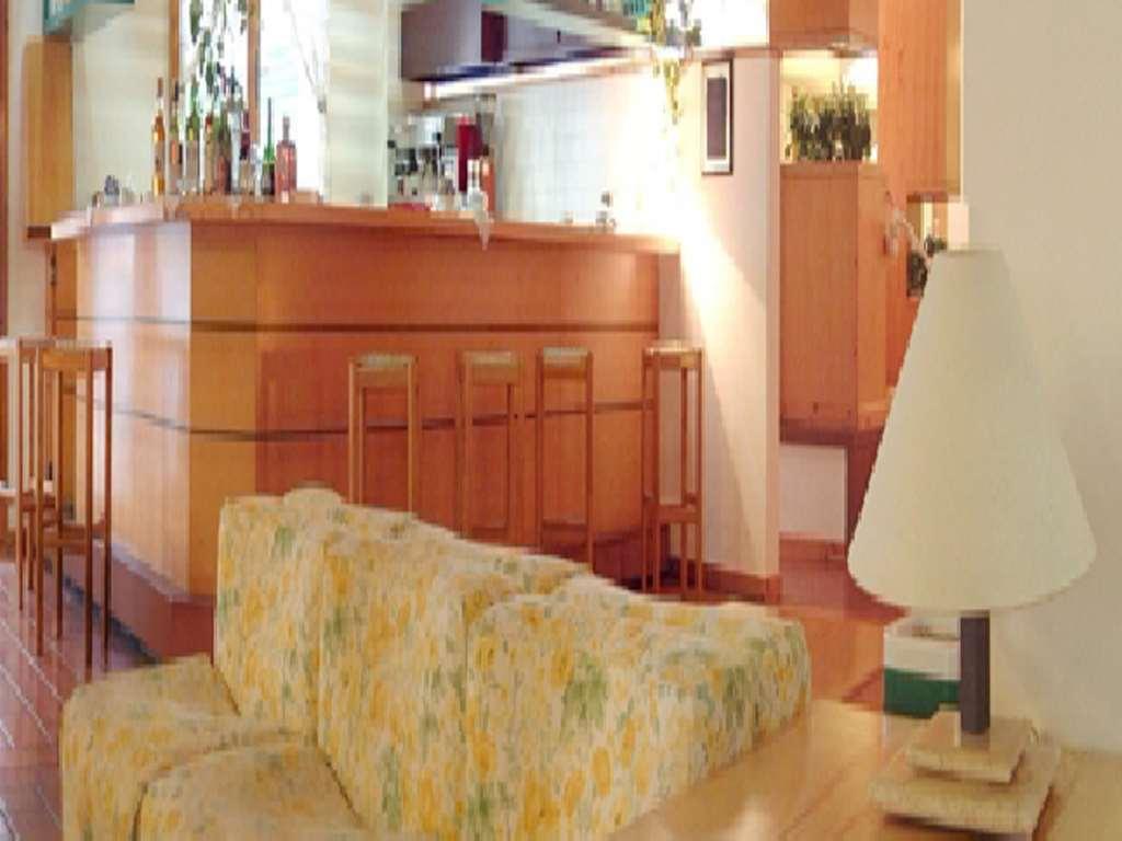 Domina Home Kyrie Isole Tremiti المطعم الصورة
